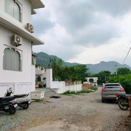 Treebo Jheel Mahal Hotel Udaipur Exterior photo
